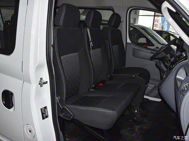 上汽大通 上汽大通MAXUS V80 2021款 2.0T 手動(dòng)經(jīng)典傲運(yùn)通長(zhǎng)軸中頂6/7/8/9座