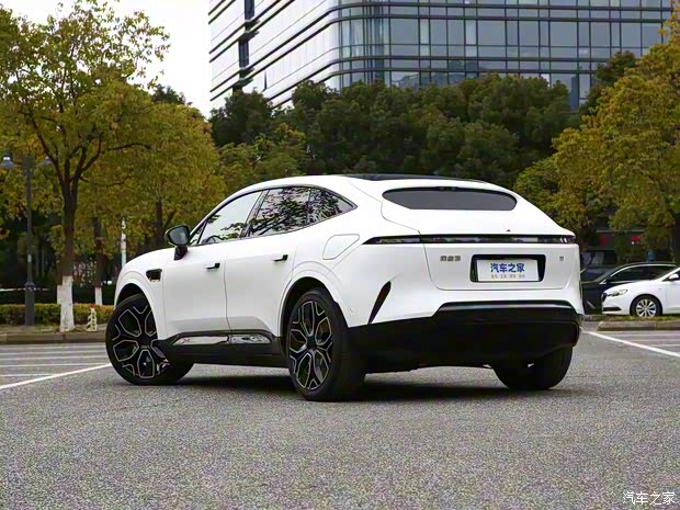 阿维塔科技 阿维塔11 2022款 长续航双电机奢享版 4座 阿维塔科技 阿维塔11 2022款 长续航双电机奢享版 4座