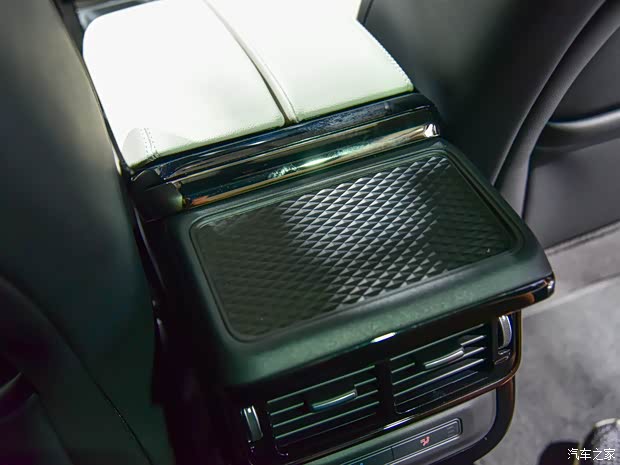 奇瑞捷豹路虎 攬勝極光 2021款 極光L 249PS 首發(fā)版 R-Dynamic S