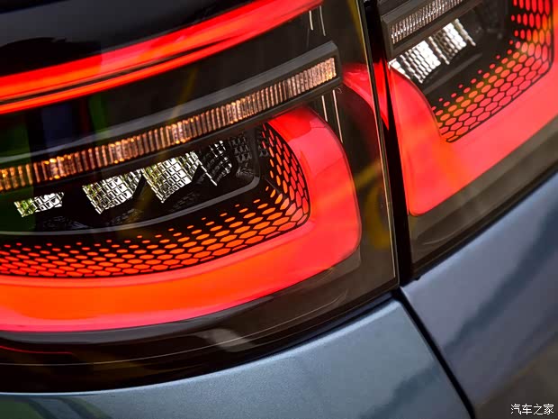 奇瑞捷豹路虎 發(fā)現(xiàn)運動版 2020款 249PS R-Dynamic HSE 豪華定制版