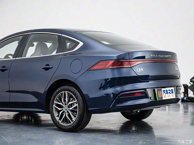 比亞迪 秦PLUS 2023款 冠軍版 DM-i 120KM 旗艦型