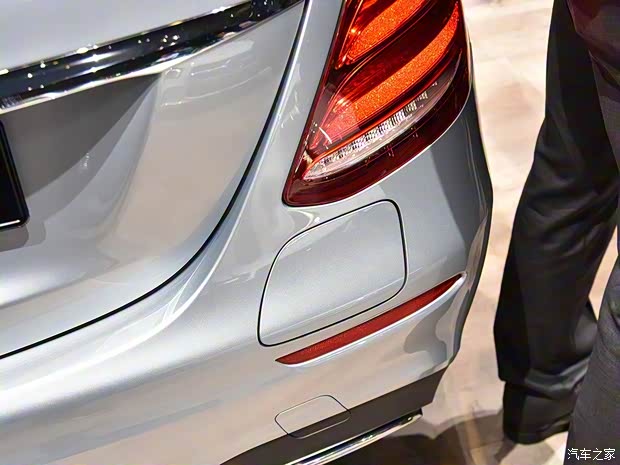 奔驰(进口) 奔驰E级新能源(进口) 2018款 E 300 de 奔驰(进口) 奔驰E级新能源(进口) 2018款 E 300 de