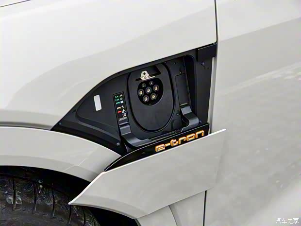 奥迪(进口) 奥迪e-tron 2019款 55 quattro 专享型 奥迪(进口) 奥迪e-tron 2019款 55 quattro 专享型