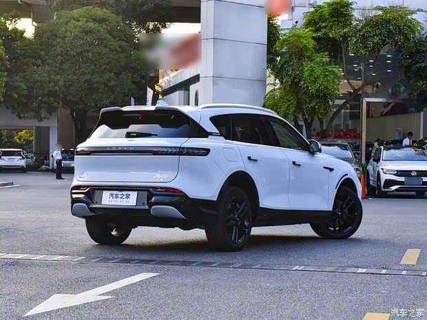 岚图汽车 岚图FREE 2024款 超长续航智驾版 岚图汽车 岚图FREE 2024款 超长续航智驾版