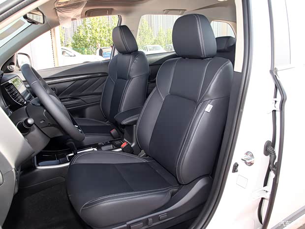 廣汽三菱 歐藍(lán)德 2020款 2.0L 兩驅(qū)暢享版 5座