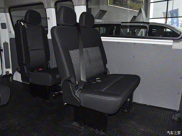 上汽大通 上汽大通MAXUS V80 2021款 2.0T 手動(dòng)經(jīng)典傲運(yùn)通長(zhǎng)軸中頂6/7/8/9座