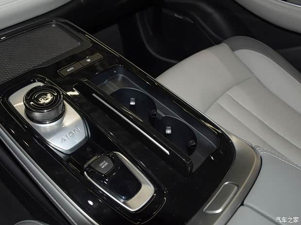 广汽埃安 AION S 2021款 Plus 基本型