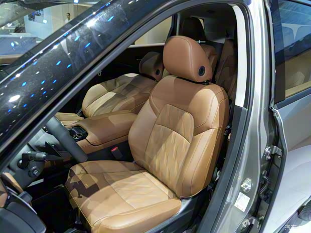 東風(fēng)日產(chǎn) 探陸 2024款 四驅(qū)基本型 6座