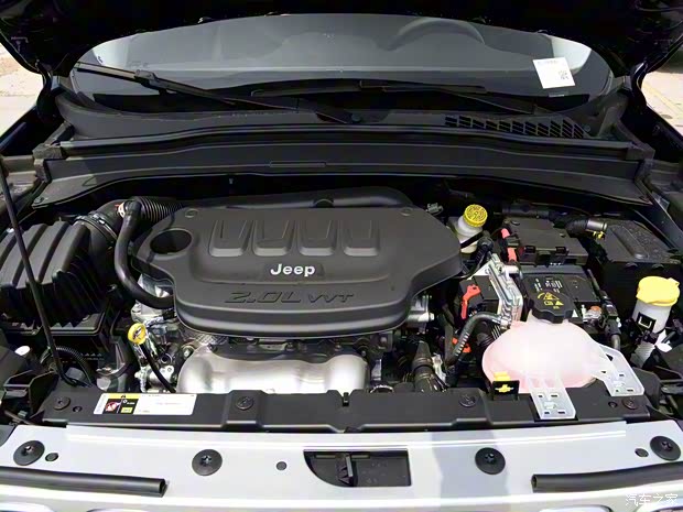 广汽菲克Jeep 自由侠 2018款 互联大屏版 180TS 自动四驱全能版