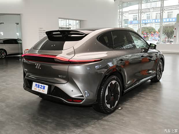 智己汽车 智己LS7 2023款 90kWh 后驱版 智己汽车 智己LS7 2023款 90kWh 后驱版