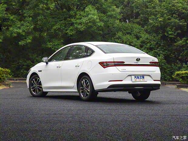 比亚迪 秦Pro 2020款 超越版 中配