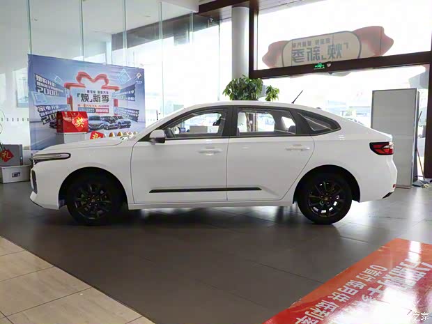 上汽通用五菱 寶駿RC-5 2020款 1.5L CVT智耀精英型