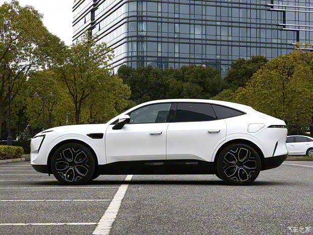 阿维塔科技 阿维塔11 2022款 长续航双电机奢享版 4座 阿维塔科技 阿维塔11 2022款 长续航双电机奢享版 4座