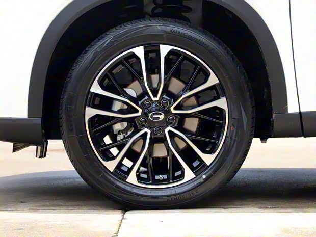 广汽乘用车 传祺GS4 2021款 PLUS 270T 自动星河版