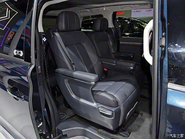 广汽乘用车 传祺M8 2021款 领秀系列 390T 尊贵福祉版 广汽乘用车 传祺M8 2021款 领秀系列 390T 尊贵福祉版