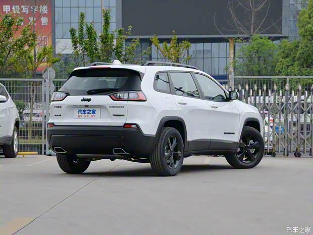 广汽菲克Jeep 自由光 2020款 2.0T 四驱夜鹰版