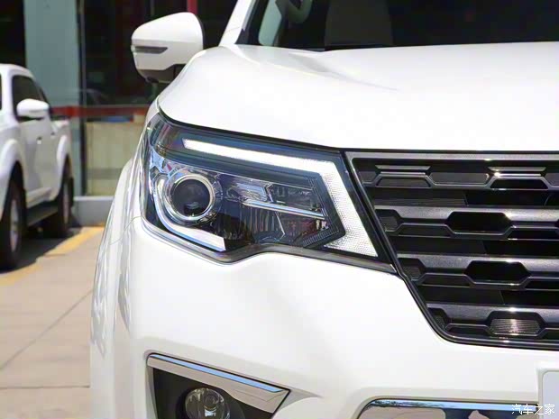 鄭州日產(chǎn) 帕拉丁 2023款 2.0T 四驅(qū)尊享型 鄭州日產(chǎn) 帕拉丁 2023款 2.0T 四驅(qū)尊享型