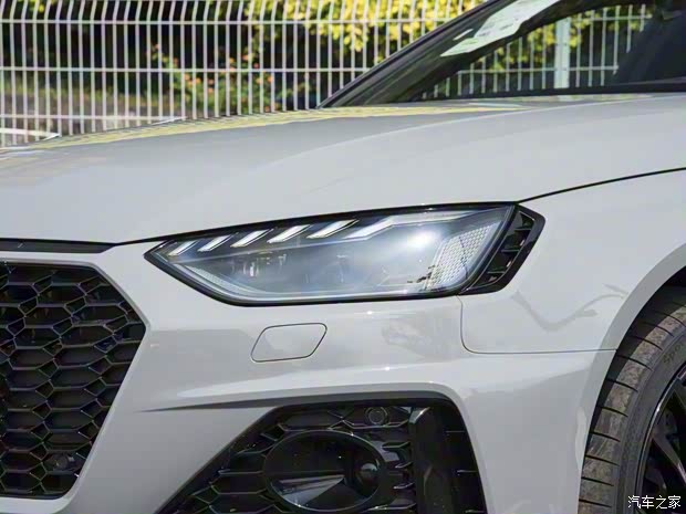 Audi Sport 奧迪RS 4 2023款 RS4 Avant 黑曜版