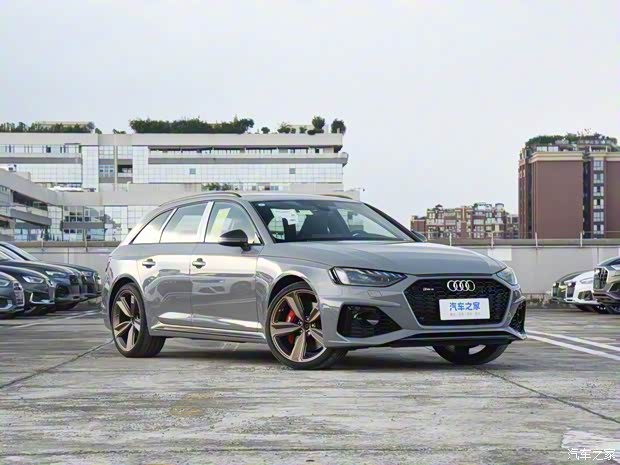 Audi Sport 奥迪RS 4 2023款  RS4 Avant 暗金版 Audi Sport 奥迪RS 4 2023款  RS4 Avant 暗金版
