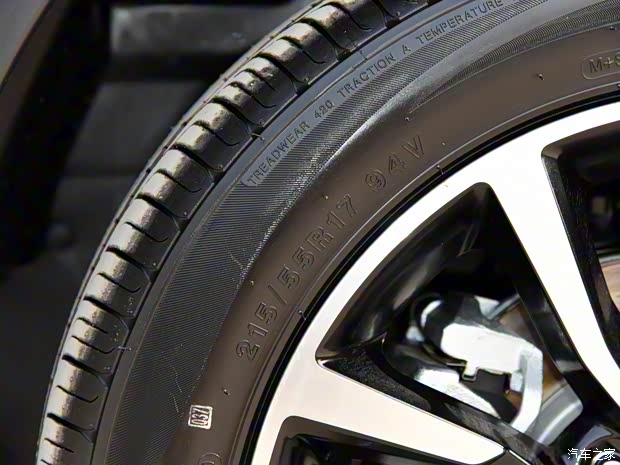 一汽奔腾 奔腾T33 2021款 1.2T 手动基本型