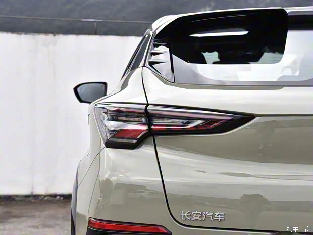 長安汽車 長安UNI-T 2023款 1.5T 尊貴型 長安汽車 長安UNI-T 2023款 1.5T 尊貴型