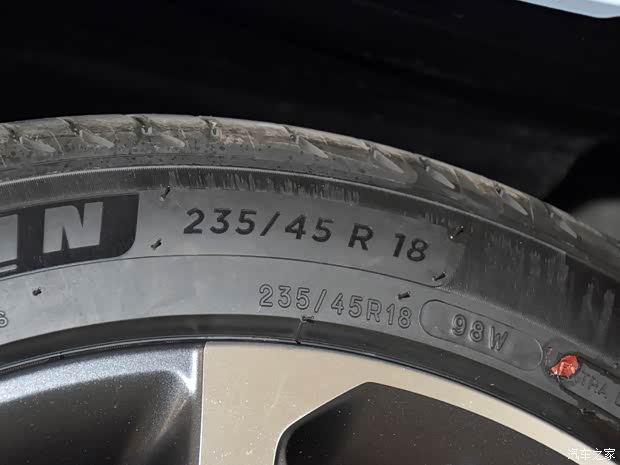 广汽埃安 AION S 2021款 Plus 基本型