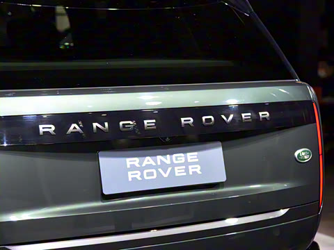 2023款 3.0 L6 400PS 典范加长版 2023款 3.0 L6 400PS 典范加长版