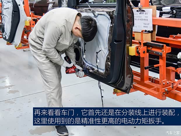 众泰汽车 众泰T700 2017款 1.8T 双离合旗舰型贺岁版 众泰汽车 众泰T700 2017款 1.8T 双离合旗舰型贺岁版