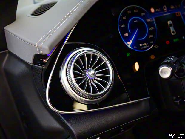 梅賽德斯-EQ 奔馳EQE(海外) 2022款 500 4MATIC AMG Line