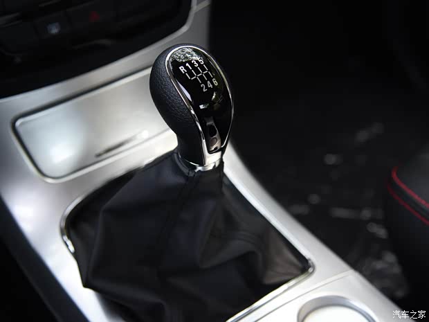 大運(yùn)汽車 大運(yùn)皮卡 2020款 2.4T汽油兩驅(qū)手動尊享型標(biāo)軸4K22D4T