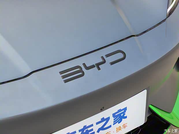 比亚迪 海豹 2022款 650km 四驱性能版 比亚迪 海豹 2022款 650km 四驱性能版