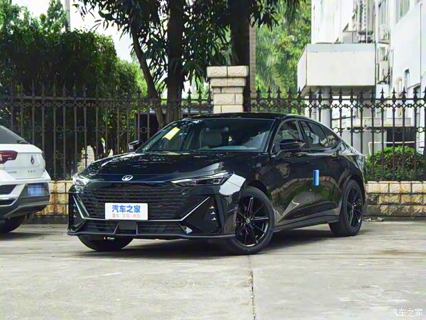 長(zhǎng)安汽車 長(zhǎng)安UNI-V 2022款 1.5T 尊貴型