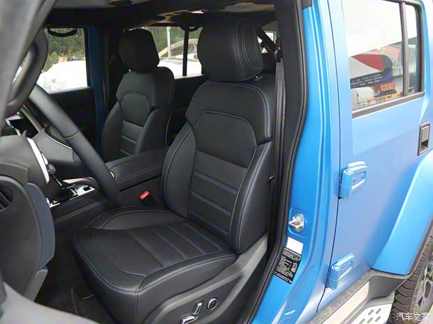 北京越野 北京BJ40 2023款 2.0D 自動四驅(qū)刀鋒英雄版?zhèn)b客型