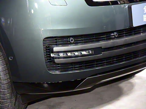 2023款 3.0 L6 400PS 典范加长版 2023款 3.0 L6 400PS 典范加长版