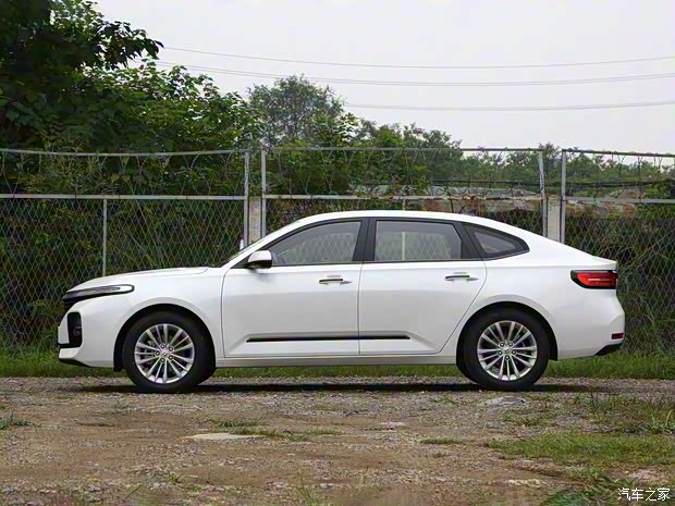 上汽通用五菱 新宝骏RC-5 2020款 1.5T 中配版