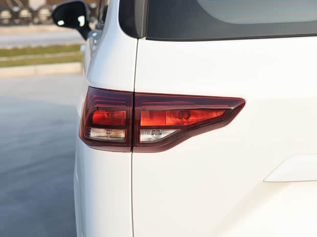 北京汽车制造厂 王牌M7 2022款 1.6L 长轴豪华型 7座 北京汽车制造厂 王牌M7 2022款 1.6L 长轴豪华型 7座