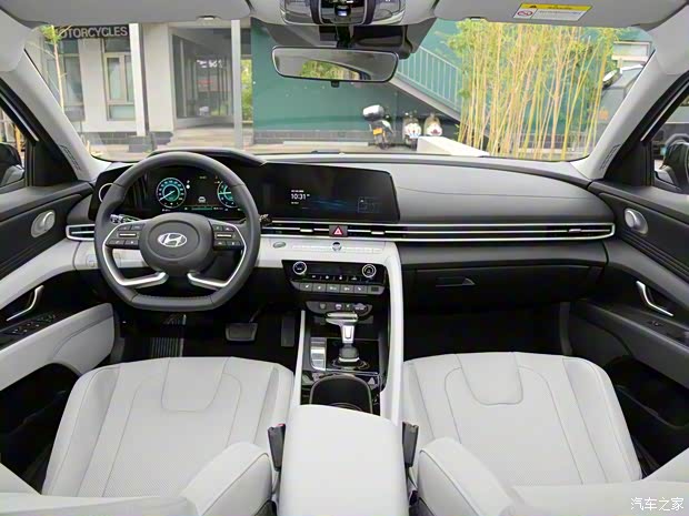 北京現(xiàn)代 伊蘭特 2024款  1.5L CVT 高配版