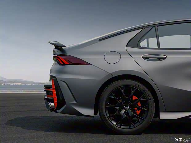 广汽乘用车 影豹 2022款 R-Style赛道版 广汽乘用车 影豹 2022款 R-Style赛道版