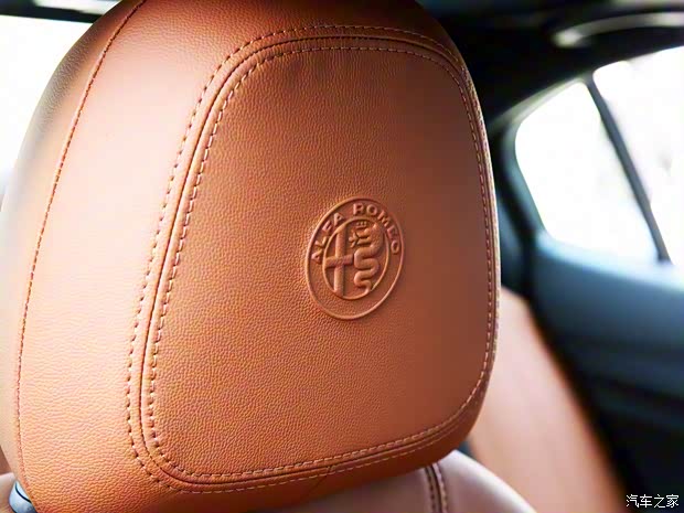 阿爾法·羅密歐 Giulia 2022款 2.0T 280HP Ti 駕控版