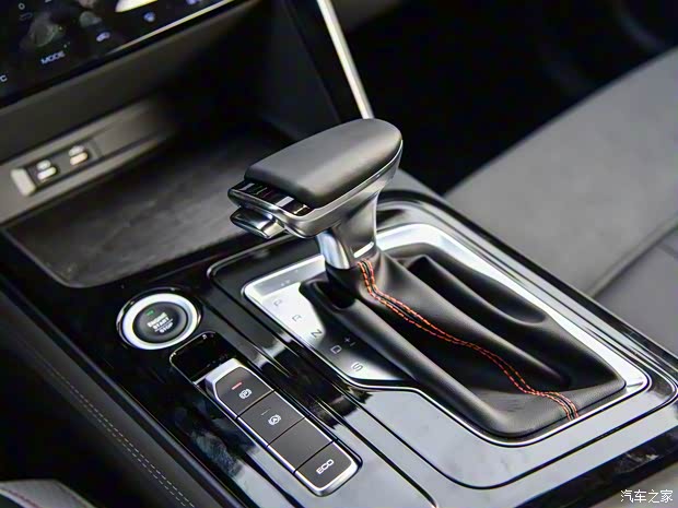 上汽通用五菱 新宝骏RC-6 2019款 1.5T CVT 24小时在线旗舰型