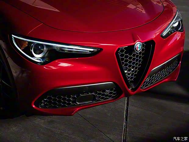 阿尔法·罗密欧 Giulia 2018款 Nero Edizione