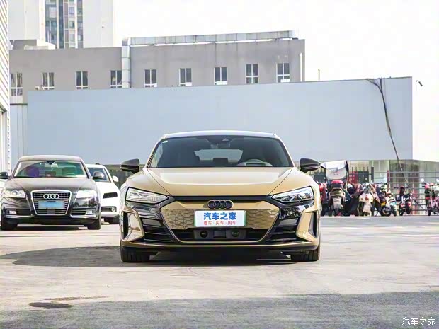 Audi Sport 奥迪RS e-tron GT 2023款 基本型 Audi Sport 奥迪RS e-tron GT 2023款 基本型