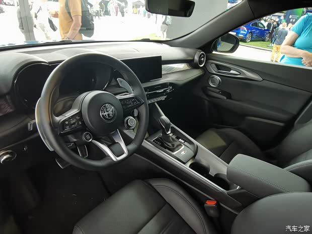 阿尔法·罗密欧 Tonale 2022款 基本型 阿尔法·罗密欧 Tonale 2022款 基本型