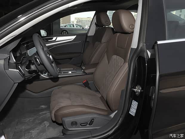 上汽奧迪 奧迪A7L 2024款 45TFSI quattro S-line 見遠(yuǎn)型 流晶套裝