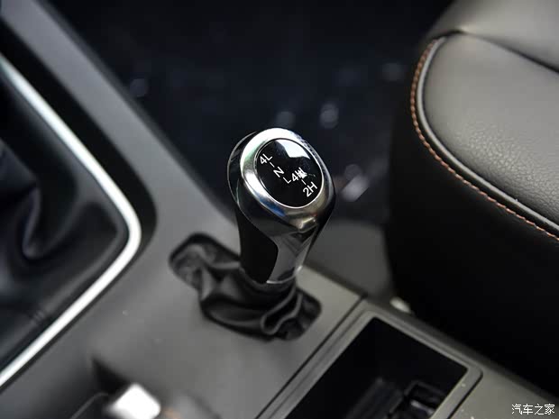 北京汽车 北京BJ40 2018款 40L 2.0T 手动柴油四驱尊贵版