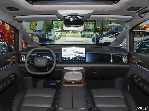 合创汽车 合创V09 2023款 尊荣版 620