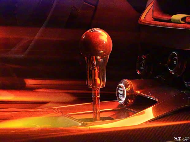 阿斯顿·马丁 Valour 2023款 V12