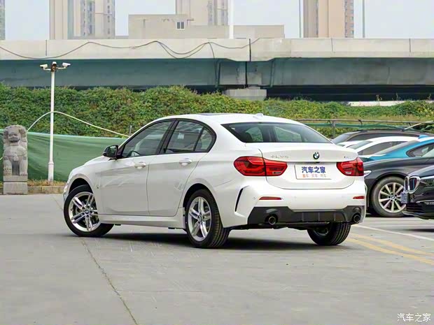华晨宝马 宝马1系 2021款 120i M运动曜夜套装