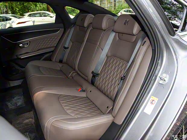 比亚迪 汉 2022款 EV 创世版 715KM前驱旗舰型