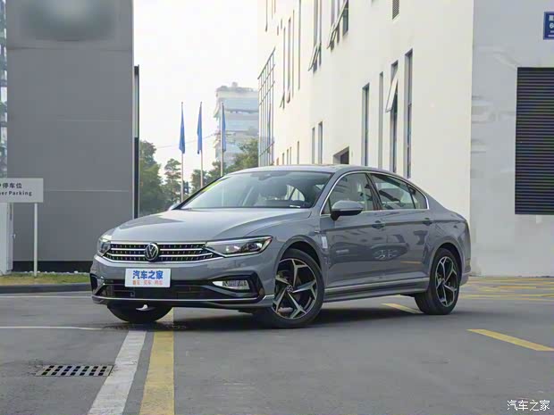 一汽-大众 迈腾 2023款 200万辆纪念版 330TSI DSG豪华型 一汽-大众 迈腾 2023款 200万辆纪念版 330TSI DSG豪华型